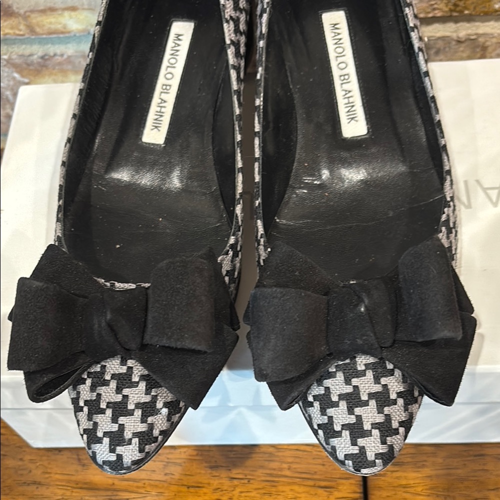 Manolo Blahnik Black and White Sophisticated Heels - Picture 4 of 6